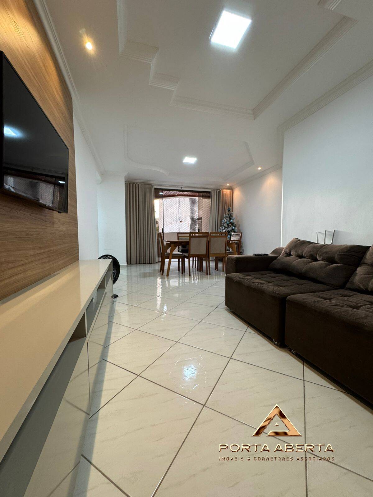 Apartamento à venda com 3 quartos, 109m² - Foto 1