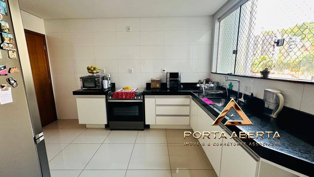 Apartamento à venda com 3 quartos, 142m² - Foto 4