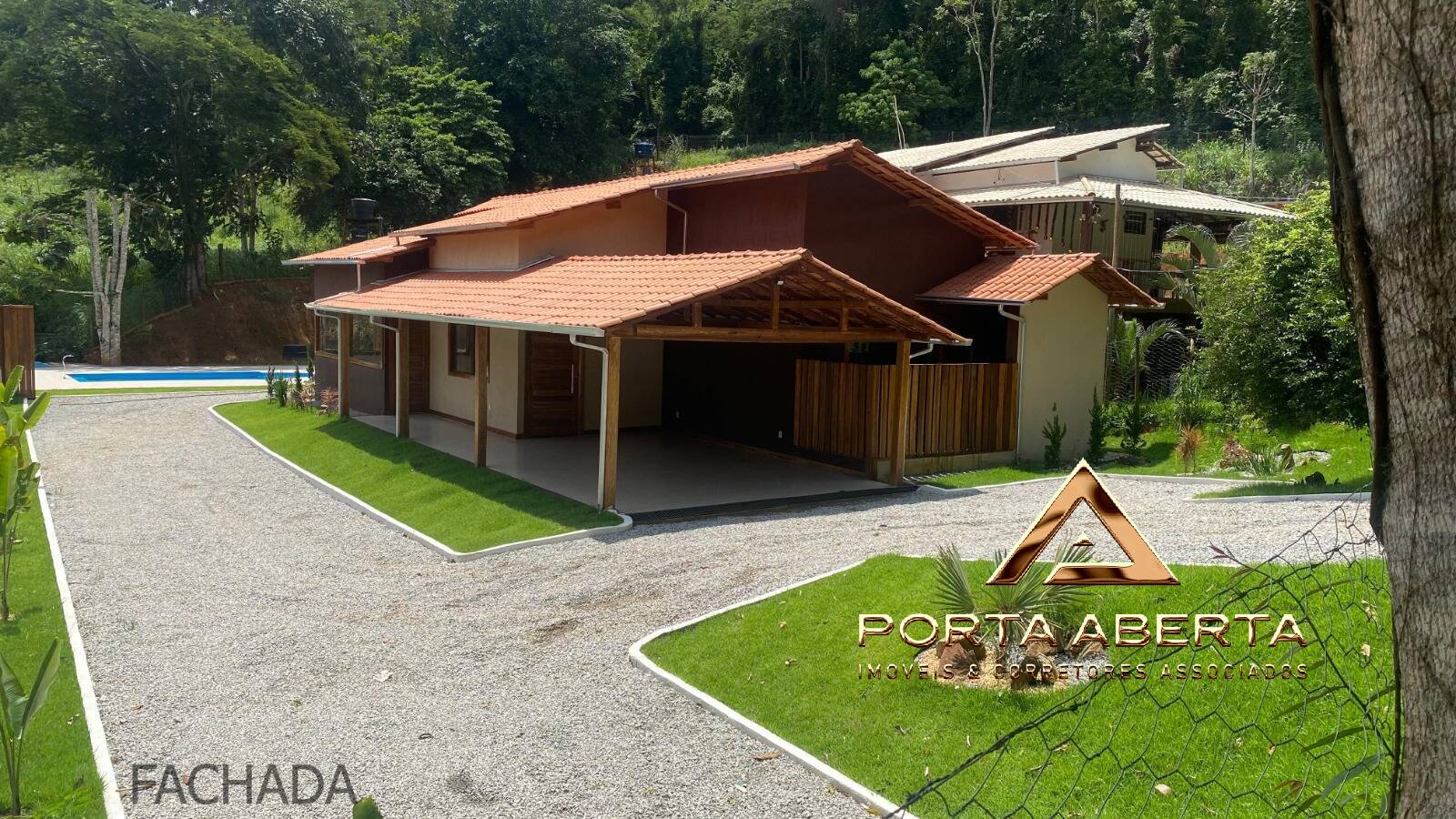 Fazenda à venda com 3 quartos, 1000m² - Foto 1