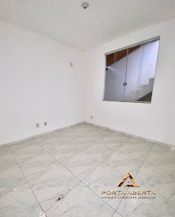 Casa à venda com 2 quartos, 100m² - Foto 2