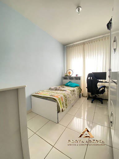 Apartamento à venda com 2 quartos, 67m² - Foto 2