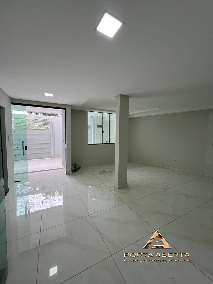 Casa à venda com 3 quartos, 120m² - Foto 4